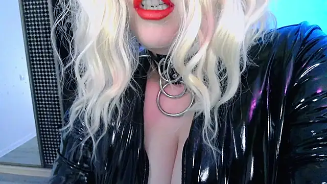 wickedxqueen online show from February 15, 2026, 9:55 pm