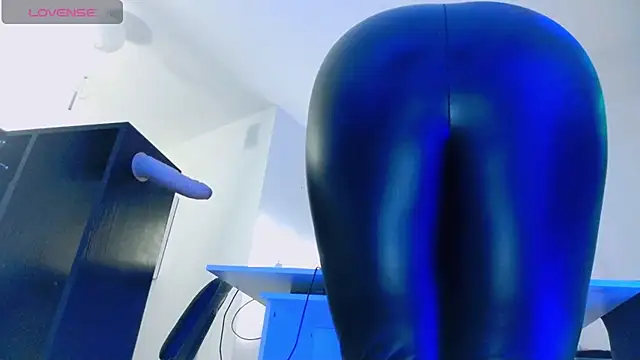 wickedxqueen online show from April 6, 2026, 7:59 pm