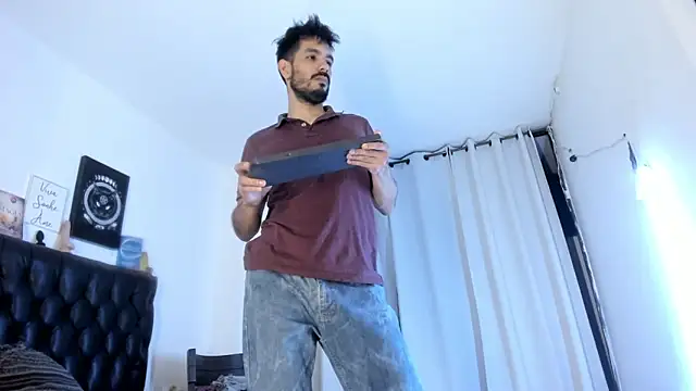 JohanyLatino online show from January 16, 2025, 11:48 pm