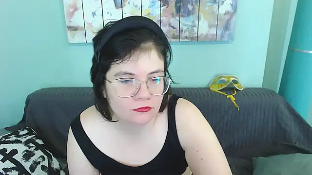 EverlyRays online show from February 18, 2025, 7:09 pm