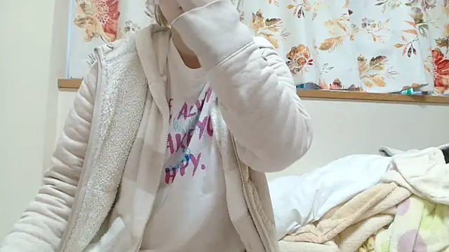 Snapshot of liliyRiSAcha-n chatting on December 19, 2024, 5:51 am liliyRiSAcha-n online show from December 19, 2024, 5:51 am