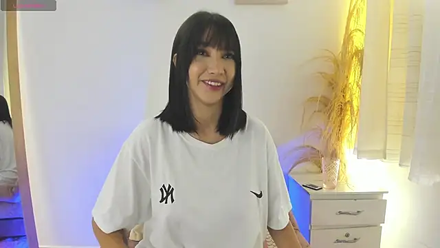 Snapshot of emma_woods_ chatting on February 3, 2026, 2:53 am emma woods online show from February 3, 2026, 2:53 am