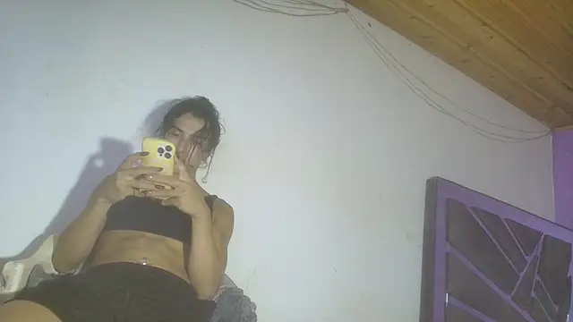 Snapshot of roxana_collins chatting on October 21, 2025, 3:51 am roxana collins online show from October 21, 2025, 3:51 am