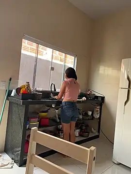 Larissatop online show from April 27, 2026, 2:04 pm