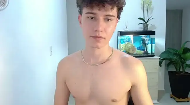 Snapshot of adrian_morelly chatting on December 10, 2024, 12:28 am adrian morelly online show from December 10, 2024, 12:28 am