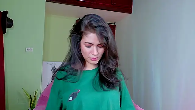 Emma  Blanco online show from December 2, 2025, 9:43 pm