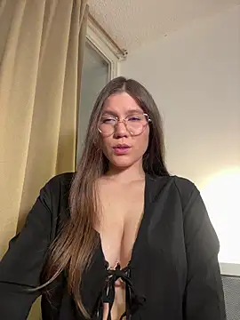 AmelieLaurent  online show from November 29, 2025, 12:57 am