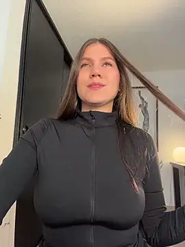 Snapshot of AmelieLaurent_ chatting on May 5, 2026, 11:57 pm AmelieLaurent online show from May 5, 2026, 11:57 pm