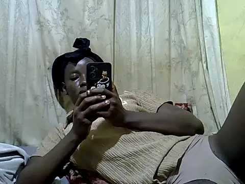 KENYANHONEY01 online show from January 11, 2026, 4:28 am