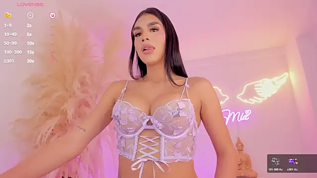 mia yourmommy online show from April 17, 2026, 12:13 am