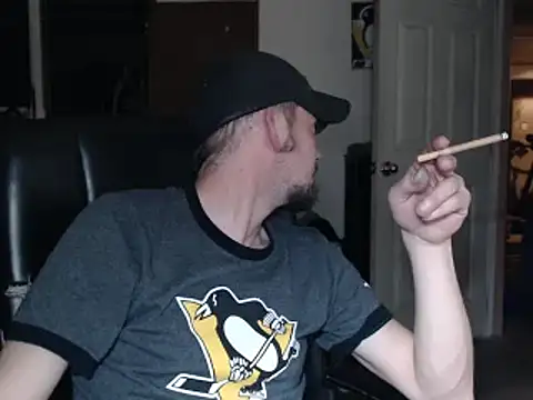 Snapshot of pensguy30 chatting on December 10, 2024, 11:40 pm pensguy30 online show from December 10, 2024, 11:40 pm