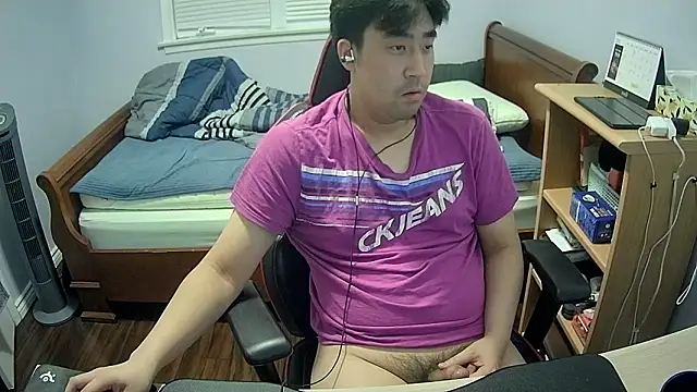 Koreanboy171 online show from March 10, 2026, 4:06 am