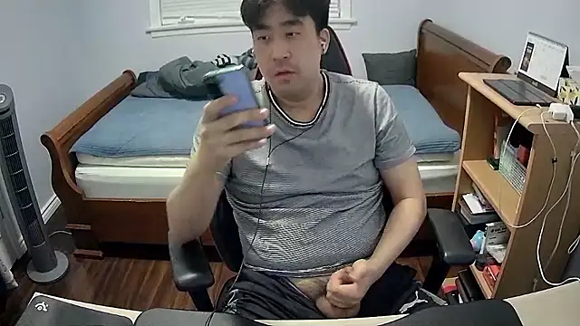 Koreanboy171 online show from March 13, 2026, 3:46 am