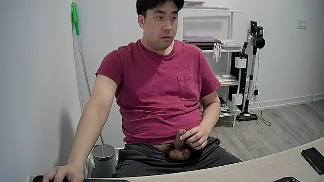 Koreanboy171 online show from April 15, 2026, 12:06 am