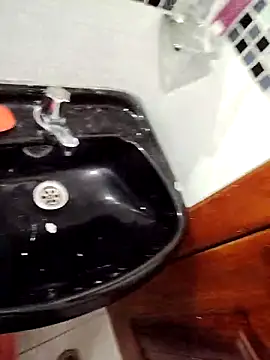 Alexisllanos online show from December 21, 2025, 5:03 am