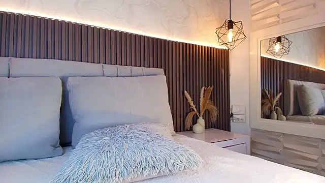 SHANONCLARK online show from December 20, 2025, 5:20 pm