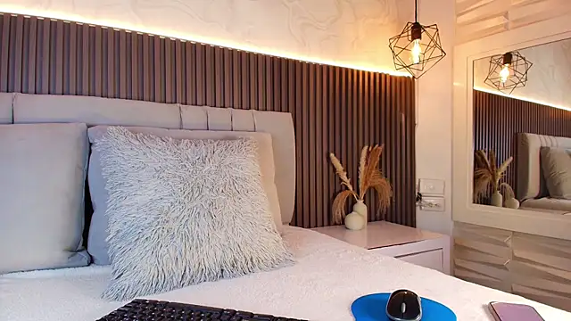 SHANONCLARK online show from December 21, 2025, 11:06 am