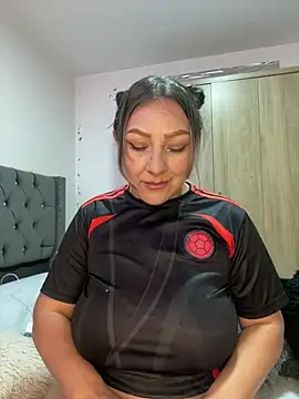Snapshot of Lady__Pink chatting on June 17, 2026, 8:43 pm Lady Pink online show from June 17, 2026, 8:43 pm