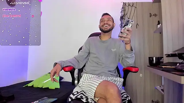 Aron Baylor online show from October 14, 2025, 11:27 pm