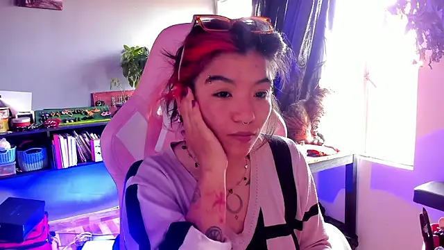 annie walker6 online show from December 18, 2025, 6:58 pm