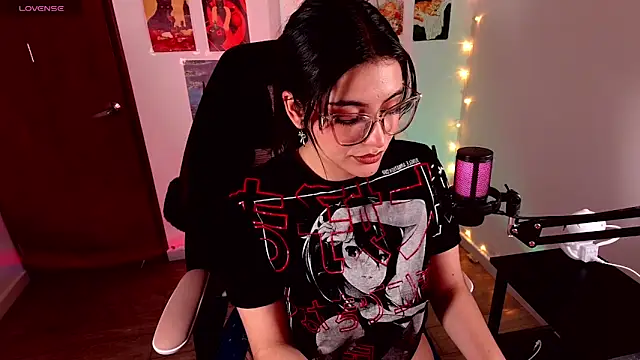 Snapshot of Ellie_Jhonson__ chatting on April 10, 2026, 4:39 am Ellie Jhonson online show from April 10, 2026, 4:39 am