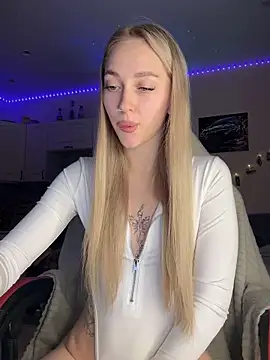 Good  Girl  online show from September 21, 2025, 4:41 pm