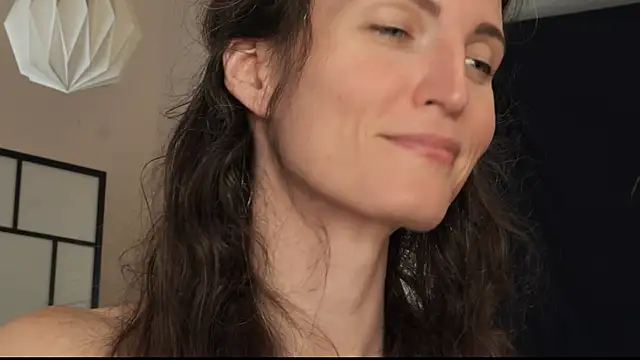 yulladao online show from September 18, 2025, 3:25 pm