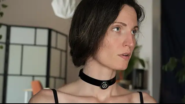 yulladao online show from October 8, 2025, 4:48 pm