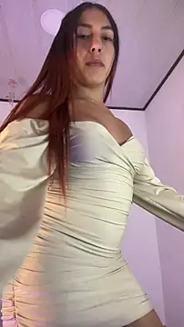 jesica  simpson online show from November 21, 2025, 1:43 pm