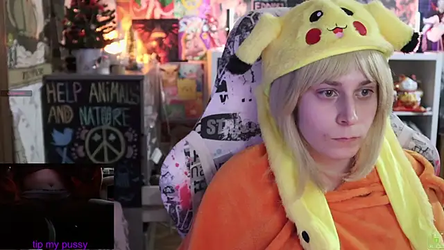 Snapshot of ShiroiFubuki chatting on February 1, 2025, 8:37 pm ShiroiFubuki online show from February 1, 2025, 8:37 pm