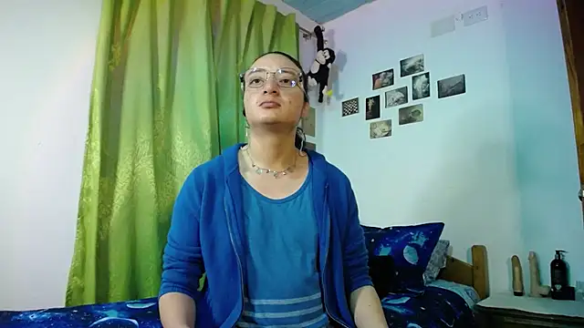 Snapshot of monkeywillwhite chatting on October 27, 2025, 12:26 am monkeywillwhite online show from October 27, 2025, 12:26 am