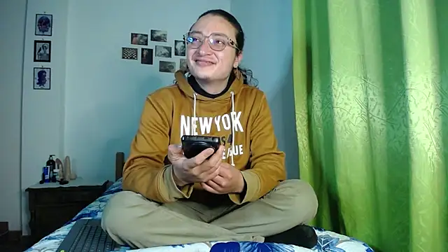 Snapshot of monkeywillwhite chatting on November 14, 2025, 5:17 am monkeywillwhite online show from November 14, 2025, 5:17 am