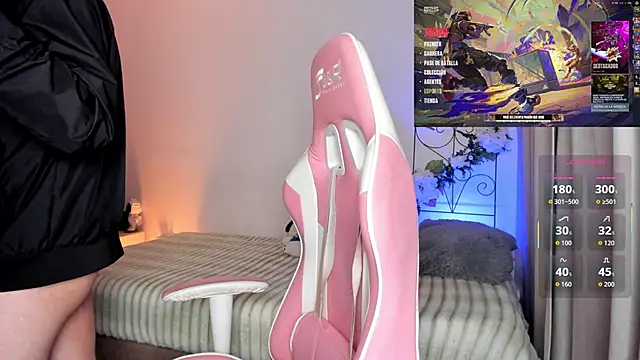 Jiggly   online show from September 22, 2025, 11:40 pm