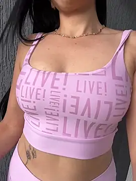 Snapshot of lupyta20 chatting on November 16, 2025, 6:35 pm lupyta20 online show from November 16, 2025, 6:35 pm