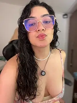 Lia flowers online show from February 16, 2026, 11:12 pm