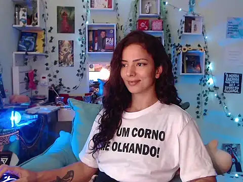 Snapshot of BeellyDance chatting on September 18, 2025, 8:44 pm BeellyDance online show from September 18, 2025, 8:44 pm