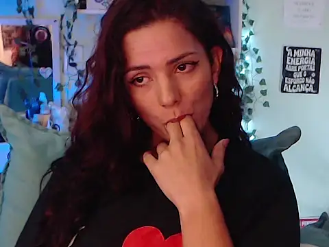 Snapshot of BeellyDance chatting on September 24, 2025, 3:37 pm BeellyDance online show from September 24, 2025, 3:37 pm