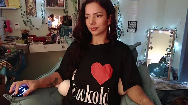 Snapshot of BeellyDance chatting on September 25, 2025, 7:50 pm BeellyDance online show from September 25, 2025, 7:50 pm