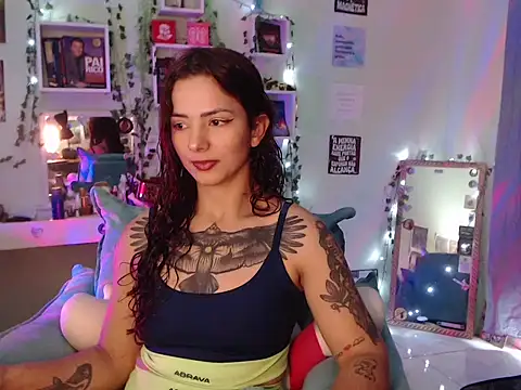 Snapshot of BeellyDance chatting on October 8, 2025, 5:43 pm BeellyDance online show from October 8, 2025, 5:43 pm