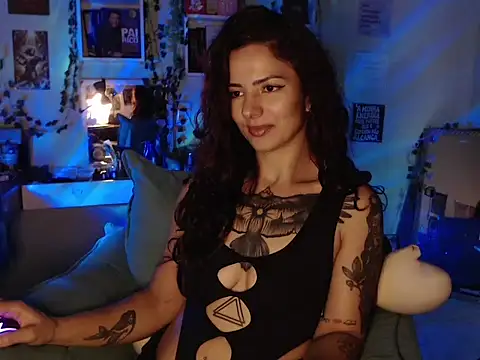 Snapshot of BeellyDance chatting on October 9, 2025, 7:45 pm BeellyDance online show from October 9, 2025, 7:45 pm