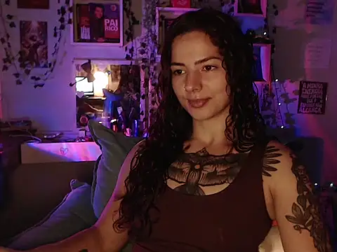 Snapshot of BeellyDance chatting on October 20, 2025, 8:09 pm BeellyDance online show from October 20, 2025, 8:09 pm