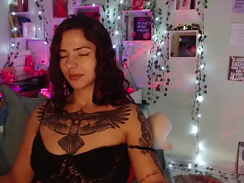 Snapshot of BeellyDance chatting on October 30, 2025, 2:18 pm BeellyDance online show from October 30, 2025, 2:18 pm