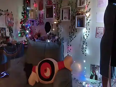 Snapshot of BeellyDance chatting on December 13, 2025, 8:04 pm BeellyDance online show from December 13, 2025, 8:04 pm