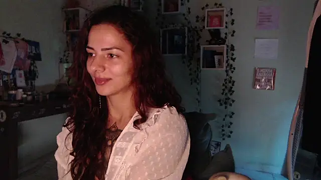 Snapshot of BeellyDance chatting on February 25, 2026, 12:59 pm BeellyDance online show from February 25, 2026, 12:59 pm