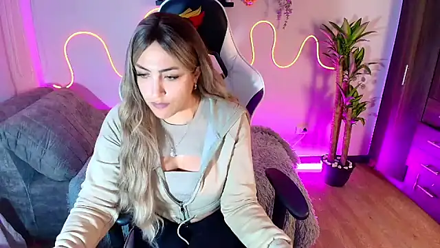 Snapshot of a_belladanger chatting on February 19, 2025, 2:12 am a belladanger online show from February 19, 2025, 2:12 am