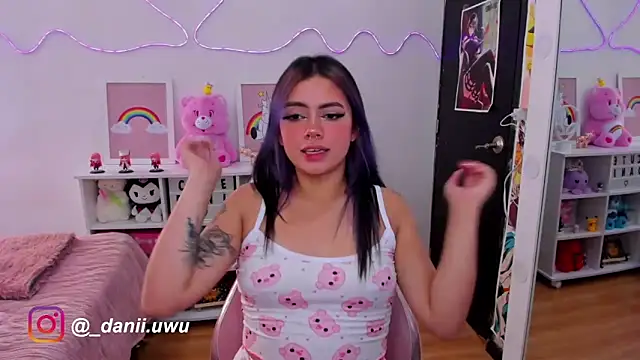 Snapshot of CuteDani_ chatting on January 15, 2025, 4:43 pm CuteDani online show from January 15, 2025, 4:43 pm