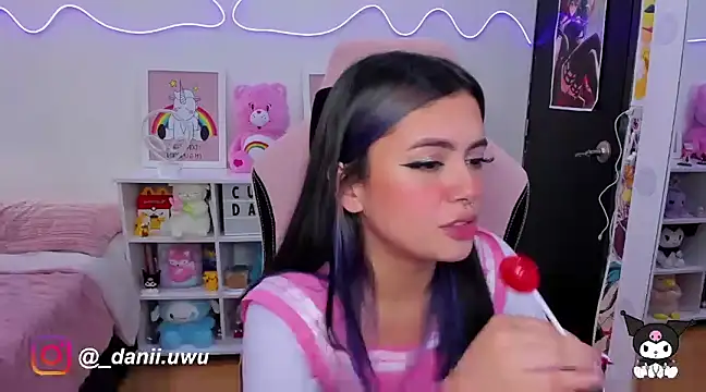 Snapshot of CuteDani_ chatting on February 24, 2025, 7:41 pm CuteDani online show from February 24, 2025, 7:41 pm