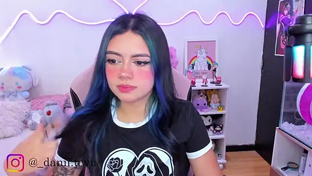 Snapshot of CuteDani_ chatting on September 10, 2025, 9:04 pm CuteDani online show from September 10, 2025, 9:04 pm