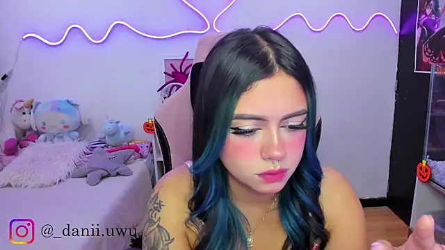 Snapshot of CuteDani_ chatting on October 11, 2025, 9:52 am CuteDani online show from October 11, 2025, 9:52 am