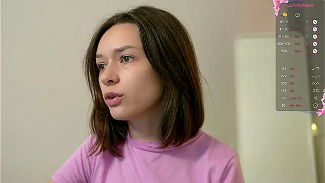 VivianLy  online show from December 10, 2024, 11:00 am